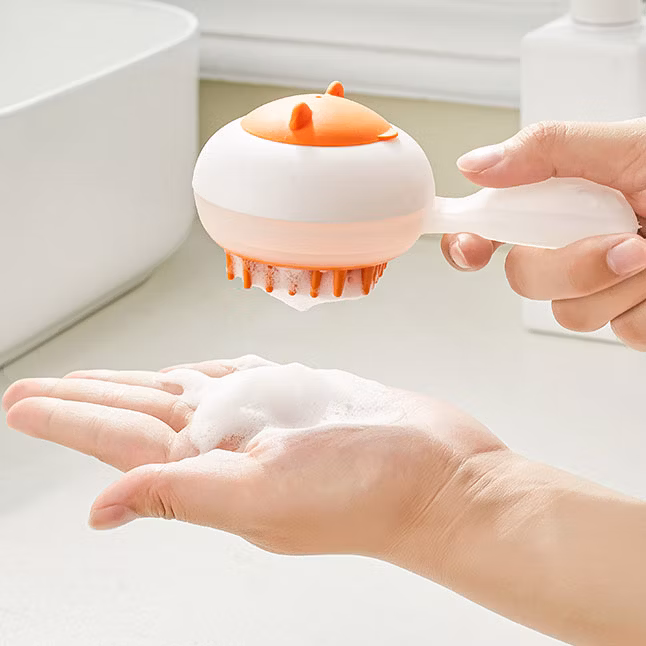 Wholesale Dry and Wet Plastic Pet Cleaning Products, Bath and Shower Massage Combs with Added Body Gel, Soft Silicone Cleaning Brush for Pet Cats and Dogs