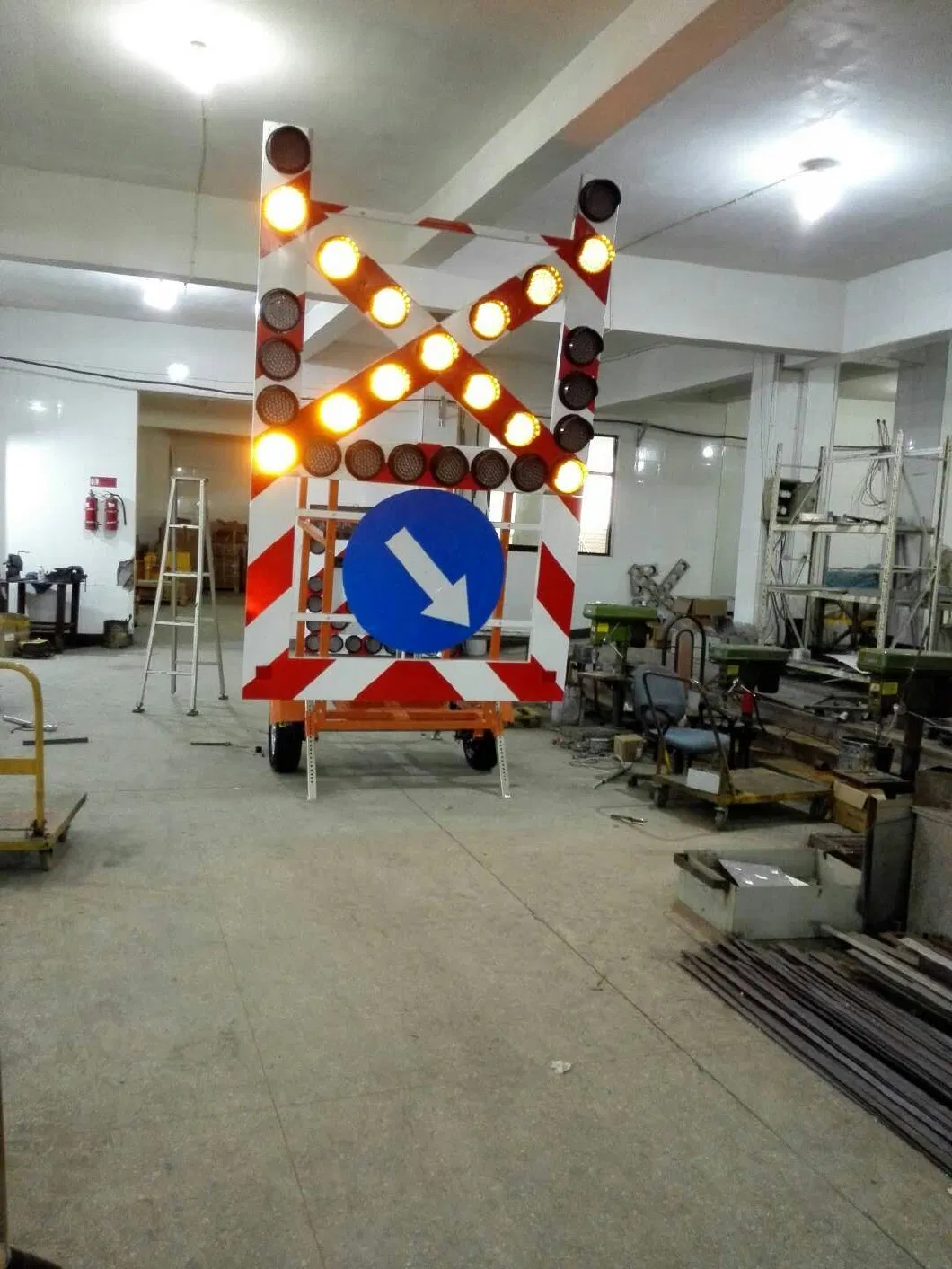 LED Traffic Arrow Board / Solar Arrow Board Trailer / Mobile Display Signal with Trailer