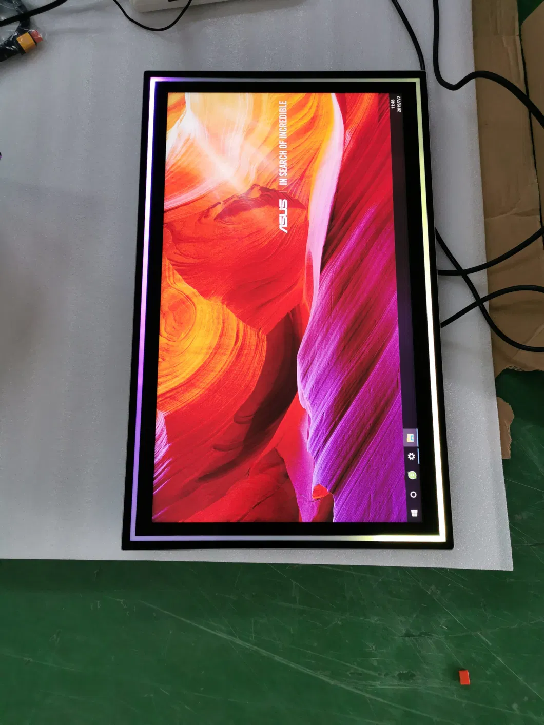 Anti Glare LCD Display Digital Signage with LED Lights for Advertising Player