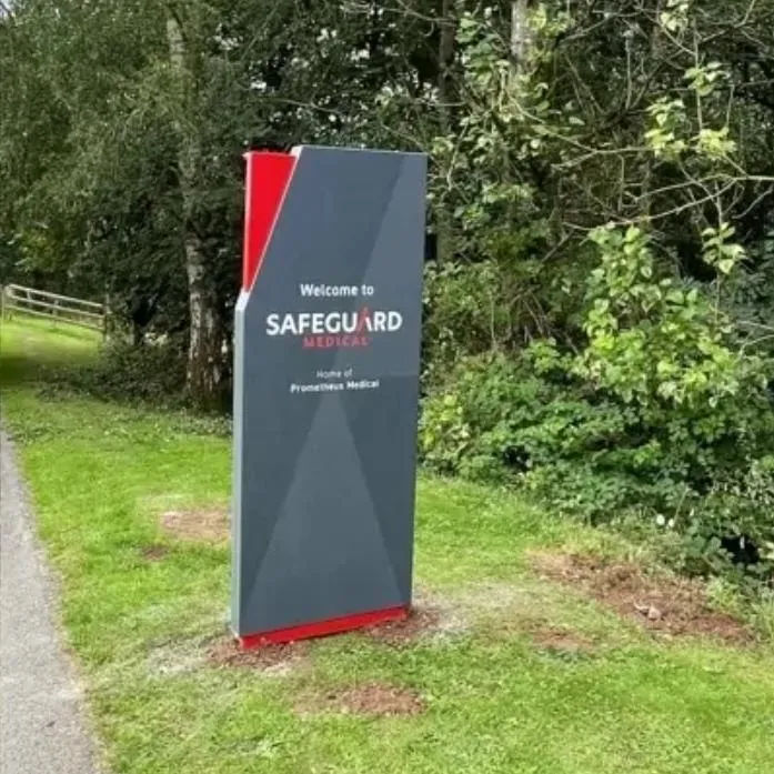 Exterior Monolith and Totem Sign Systems Fabricated Aluminium Totem Sign with Freestanding Structures