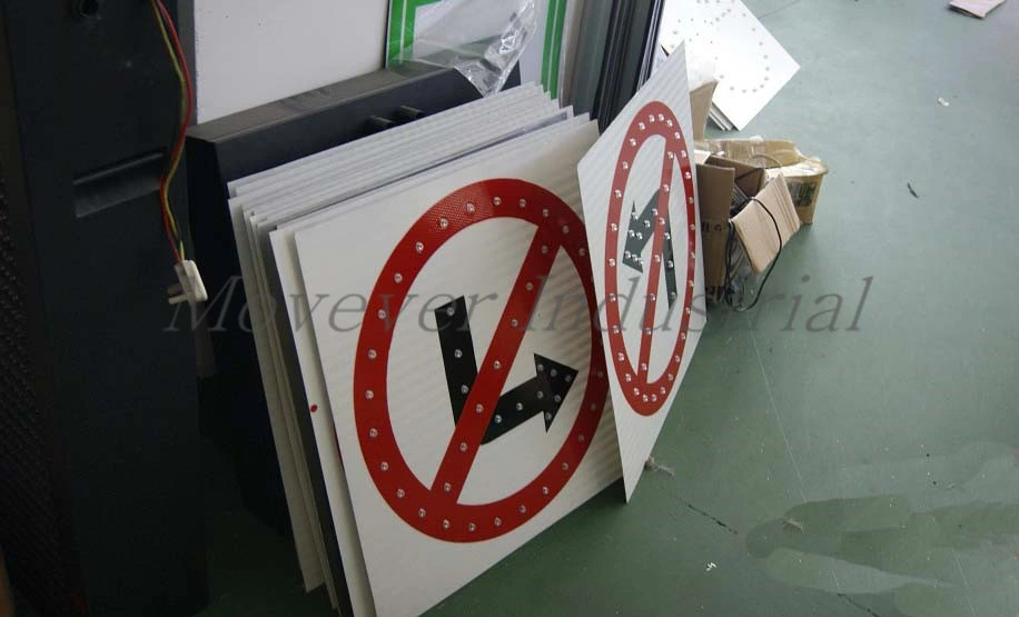 Aluminum Alloy Solar Powered Construction Sign Traffic Safety Temporary Directions Sign