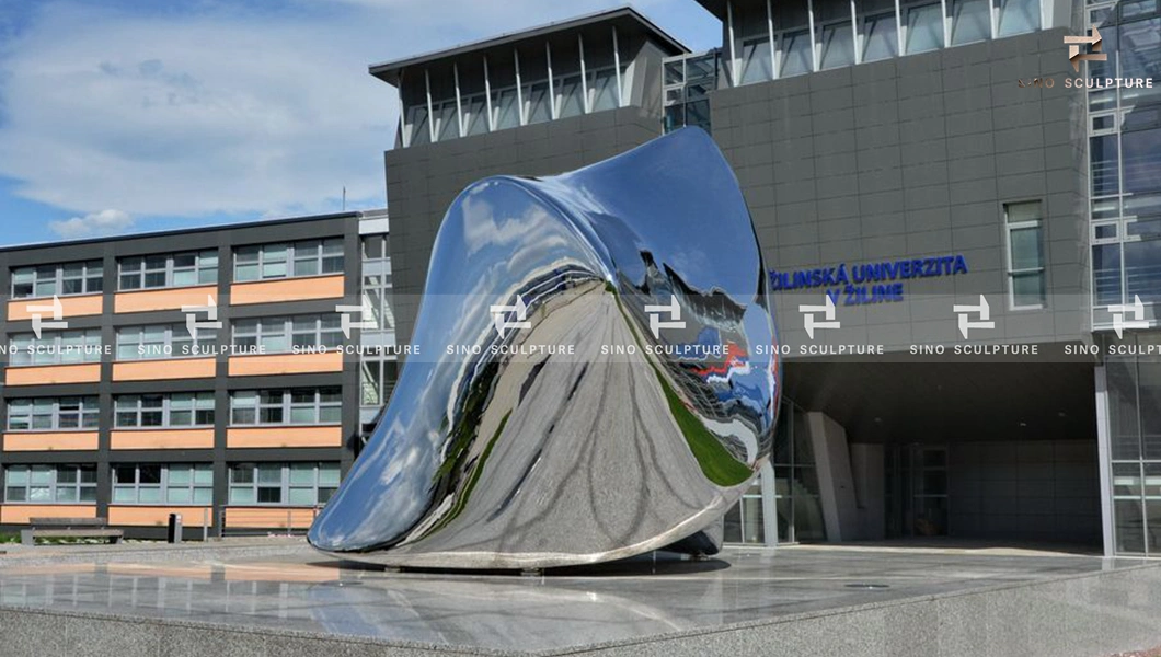 Mirror Stainless Steel Heart Statue of The University