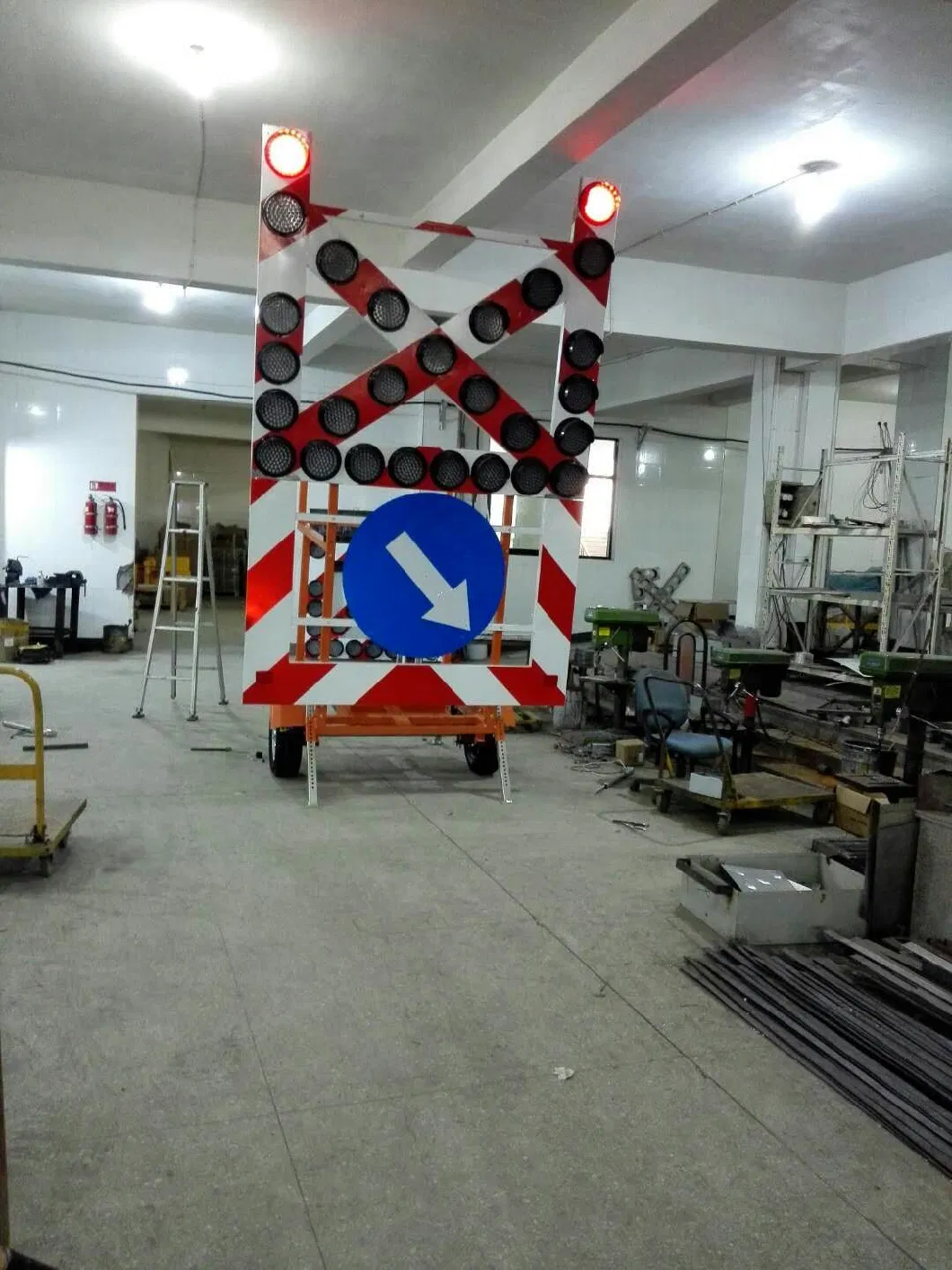 LED Traffic Arrow Board / Solar Arrow Board Trailer / Mobile Display Signal with Trailer