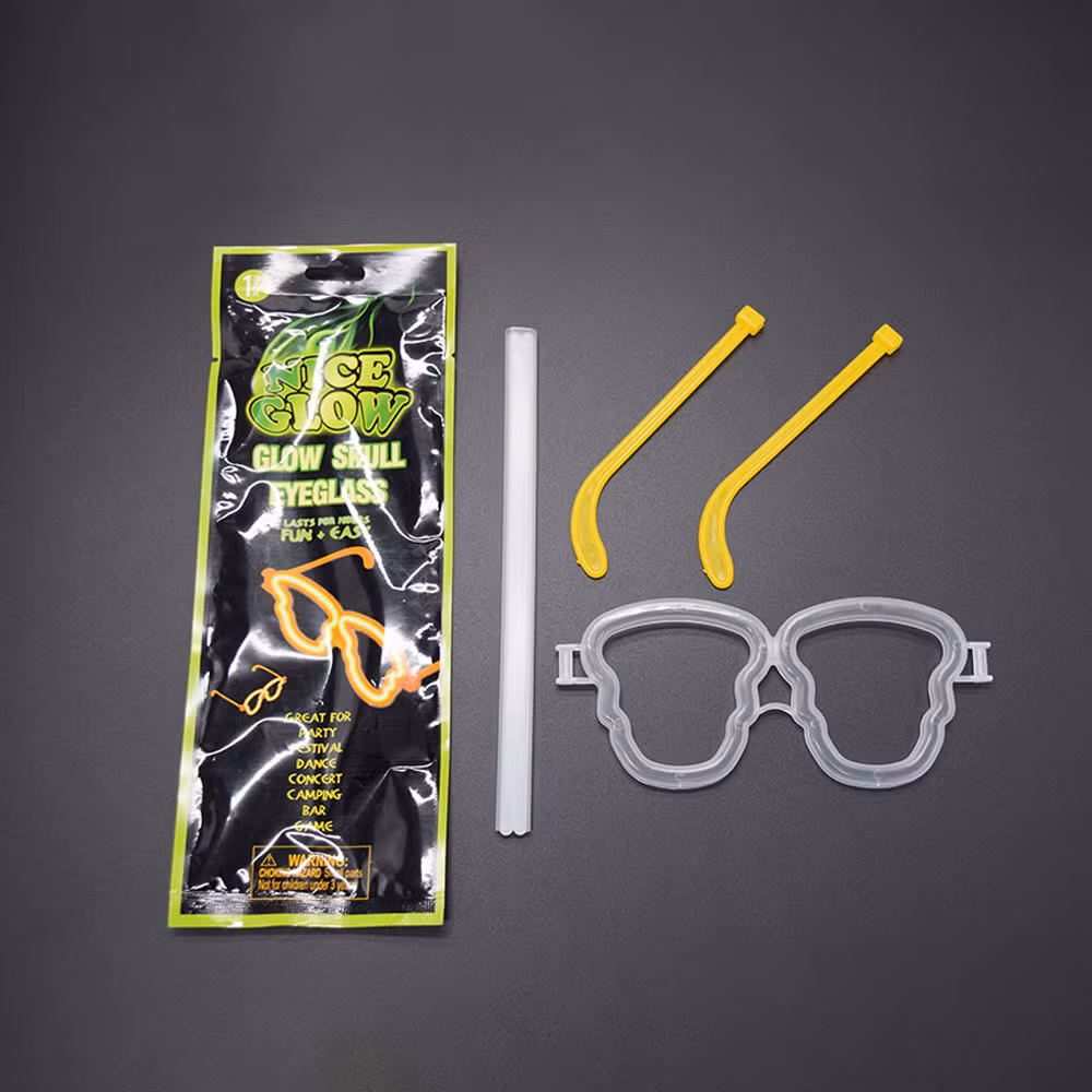 Decorative Glow Sticks Wedding Reception and The Heart-Shaped Glasses Glowed