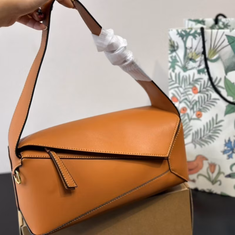 The New Women&prime;s Handbag Looks Fashionable and Elegant, Never Goes out of Style, Luxury Designer Brand, Factory Price, Wholesale Price, One Dropshipping Women&prime;s
