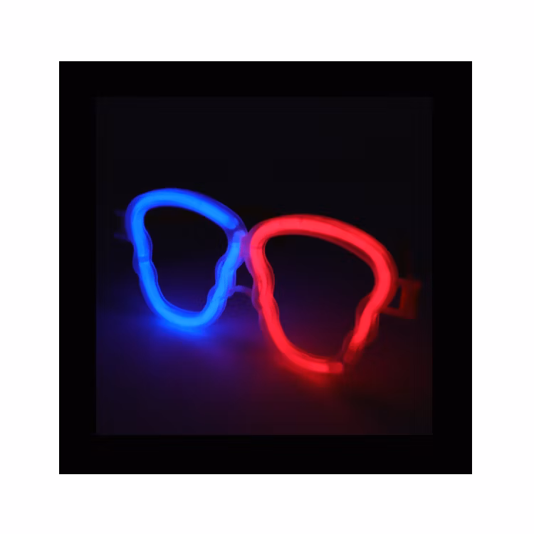 Decorative Glow Sticks Wedding Reception and The Heart-Shaped Glasses Glowed