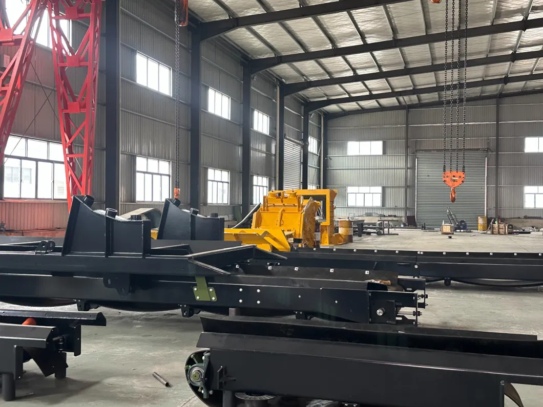 Crawler Type Mobile Crushing Station with an Hourly Production Capacity of 200 Tons Mining Quarry Granite Basalt Limestone Gravel Mobile Screening Cone Crusher