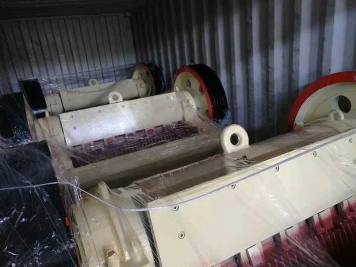 Large Feeding Size and Capacity Jaw Crusher PE900X1200 with 300-400tph