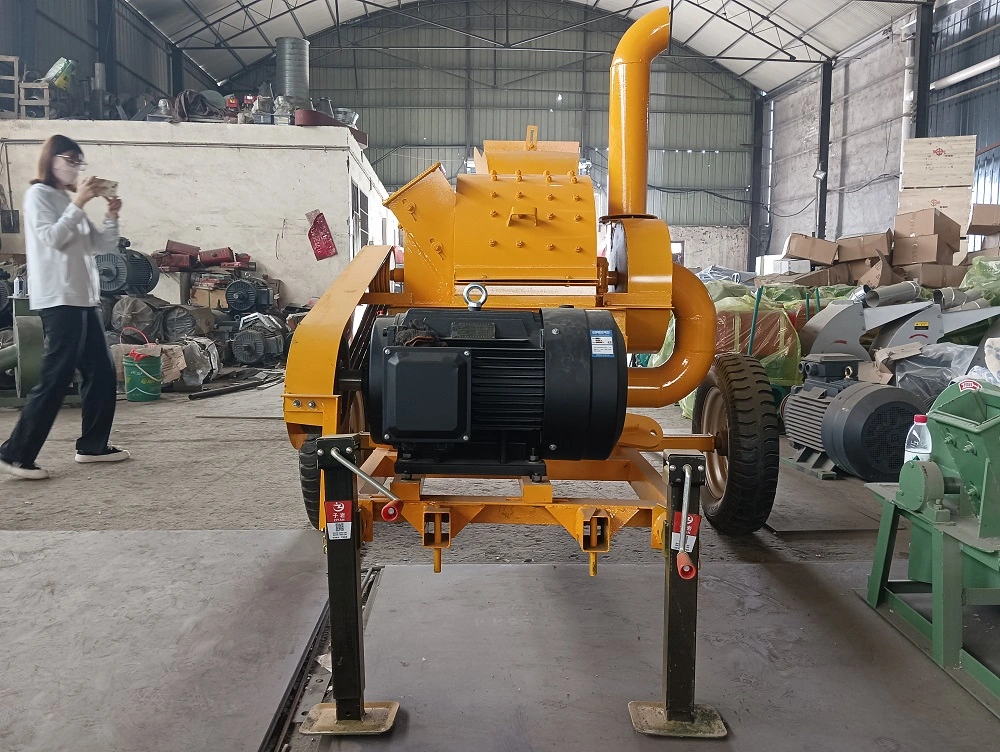 Industrial Wood Sawdust Making Chipper Machine/500 Kg/Hour Wood Hammer Mill Crusher High Efficiency