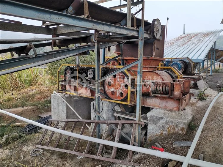 Fine Stone Crushing Machine Rock Crusher Smooth Double Roller Crusher