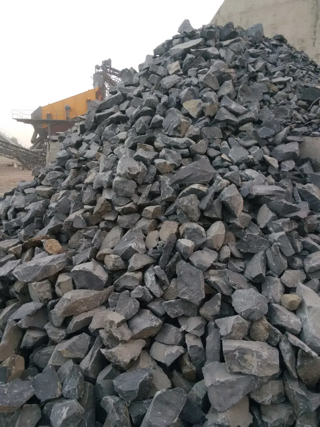 Basalt River Stone/Rock/Aggregates/Quarry Limestone Pebble Granite Crushing Plant and Artificial Sand Making Production Plant