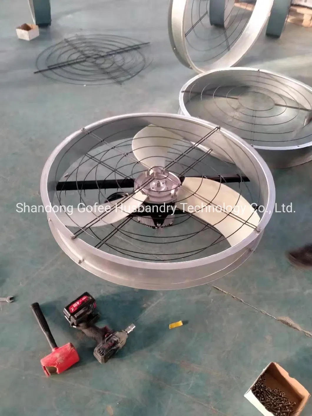 Galvanized Steel Shell Hanging Ceiling Exhuast Fan for Dairy Farm Cowshed Poultry House