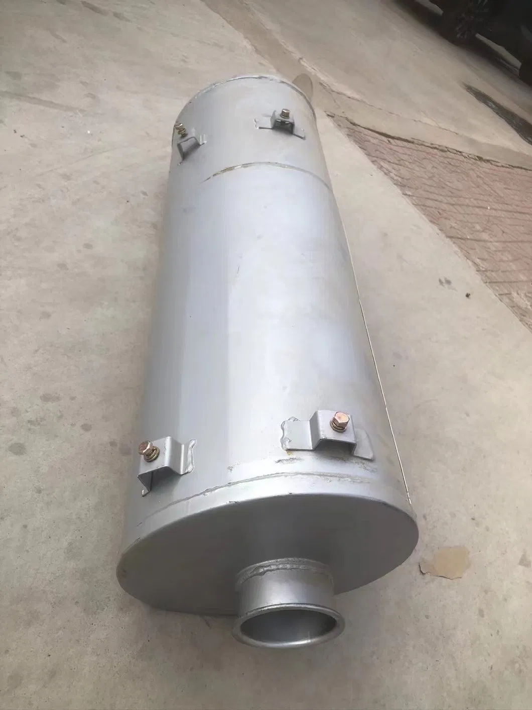 Nxg1201tfw111-010 Specializing in The Production of Custom-Made, Exhaust Pipes and Silencer for Various Cars, Trucks, Construction Machinery, and Engines