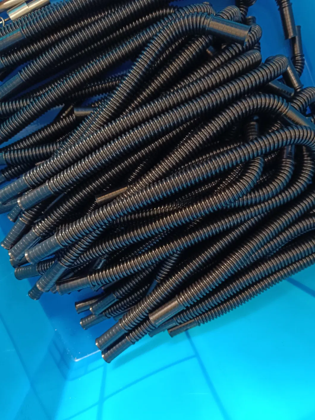 China Manufacturer Versatile Plastic Conduit Pipe Flexible Corrugated Sleeves for Various Applications