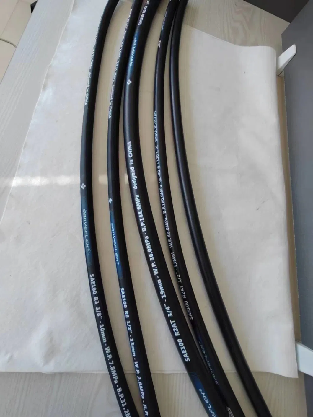 Factory Flexible Series Steel Wire Hydraulic Rubber Hose Tube SAE100r2 at/ DIN En853 2sn