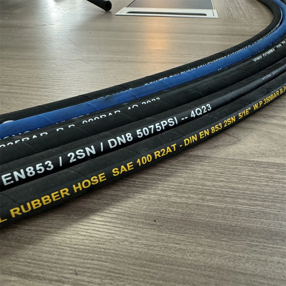 Factory Direct Supply Two Steel Wire Braids High Pressure Flexible Wrapped Cover Hydraulic Rubber Hose DIN En853 2sn