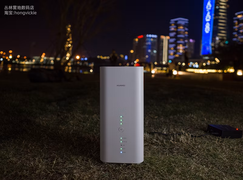 Huawei B818 Unlocked 4G LTE 1600 Mbps Cat19 Mobile Wi-Fi Router (4G LTE in Europe, Asia, Middle East, Africa &amp; 3G Globally) Unlocked SIM Card Router