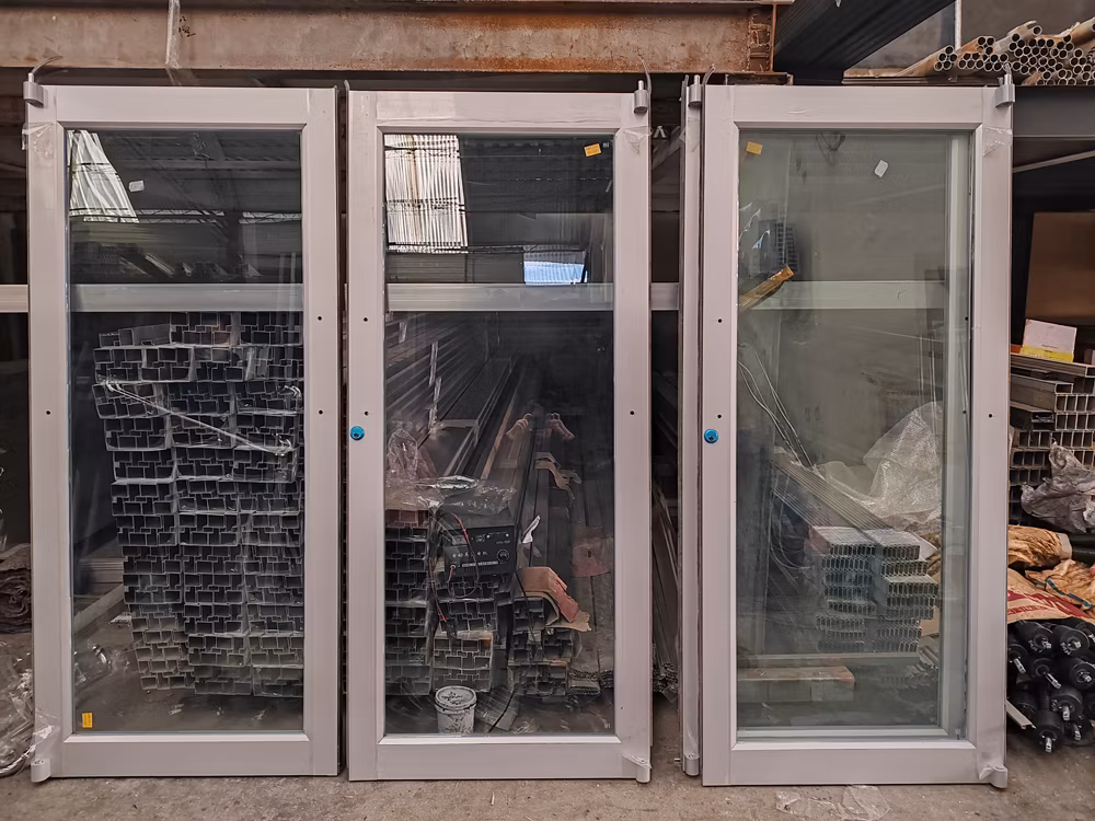 Cheap Exterior Metal/Aluminum/Aluminium Commercial/ Storefront /Front/Shop Hinges Entrance/Entry Swing/Glass Windows and Doors Price with Double Tempered Glass