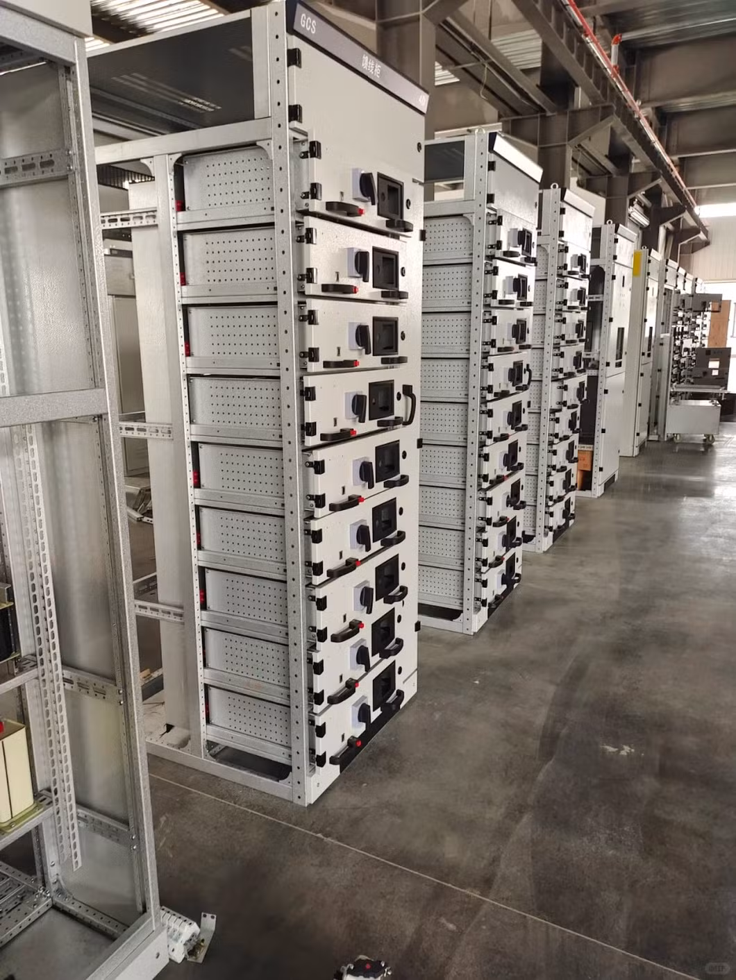 Efficient Complete Set of Low Voltage Switchgear for Indoor Applications