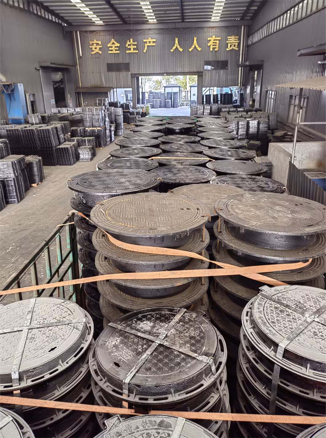 Factory Cheap Price Manhole Cover Fiberglass Plastic Rectangular Round Manhole Composite Manhole Cover for Road A15 B125 C250 D400