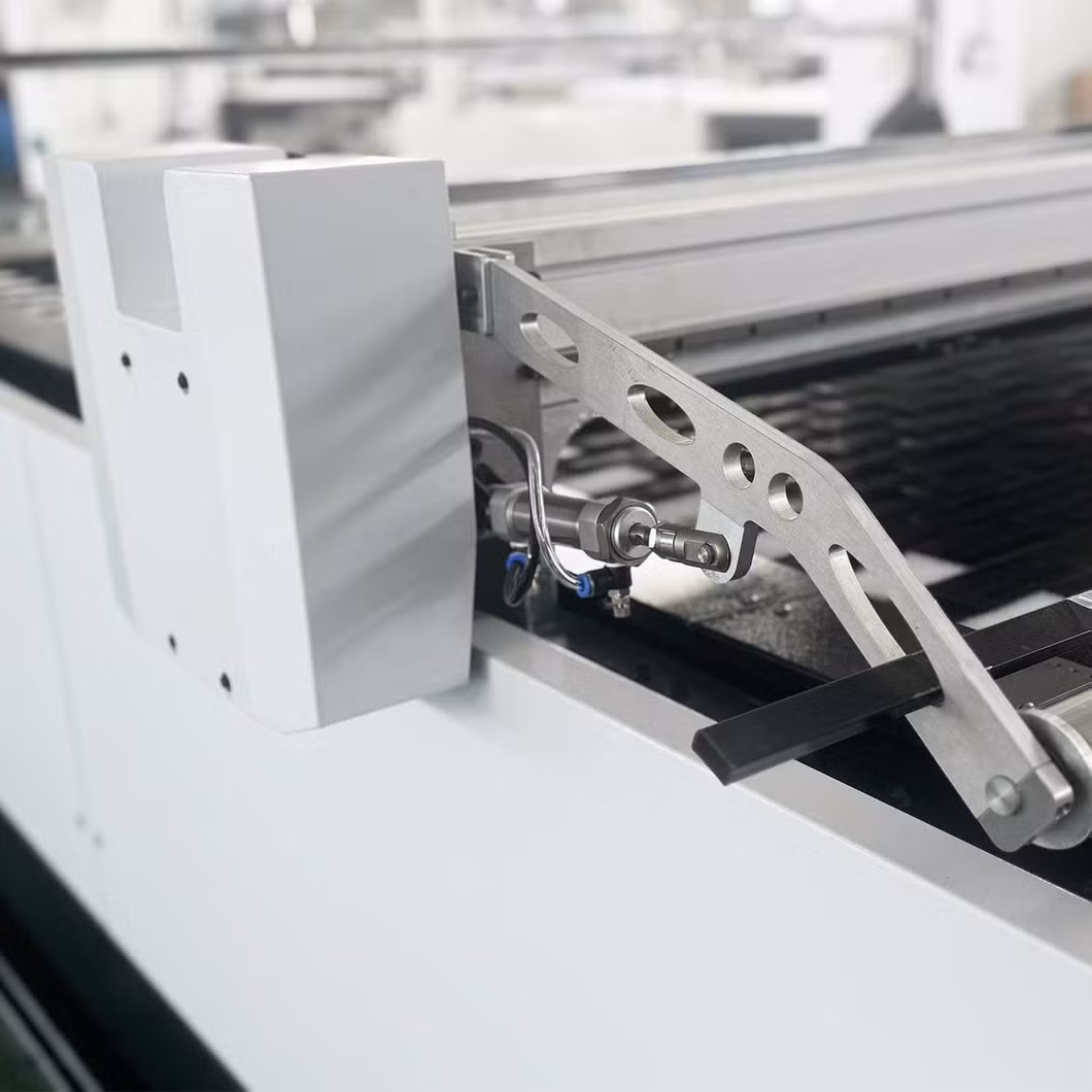 Factory Direct Sale Digital Industrial Apparel Knitted Body Armor Roll-Feeding CNC Cutting Machine Textile Workwear Automatic Fabric Cutting Machine