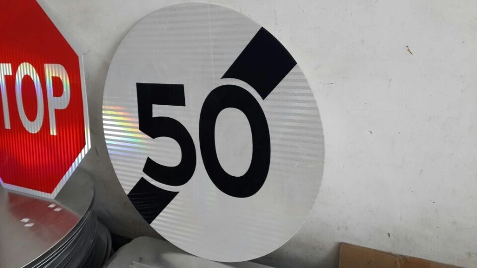 Beijing 19 Years Manufacturer Customized Aluminum Reflective Speed Limited Warning Traffic Sign Symbols LED Traffic Sign