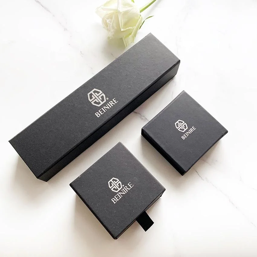 Luxury Custom Logo Silver Foiled Bracelet Bangle Packaging Clamshell Magnet Cardboard Jewelry Box