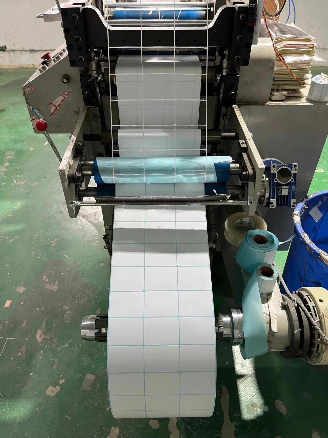 Direct Factory Supply Self Adhesive Thermal Label Sticker Raw Material Jumbo Roll Label Printing Paper Waterproof