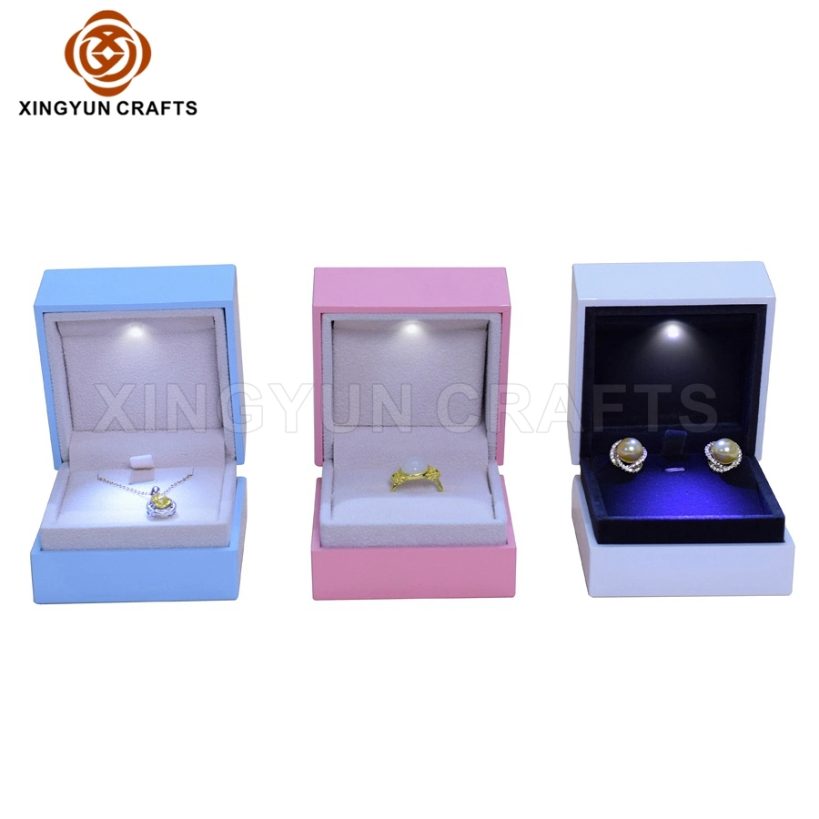 2022 New Personalized Wooden Jewelry Packaging Box Luxury Diamond Ring Gift Box with LED Light