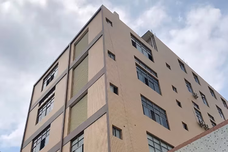 PA-2178 Slim Square Lip Gloss Tube Lip Gloss Container Plastic Liquid Lipstick Tube Cosmetics Packaging Tube Customize Makeup Tube Luxury Transparent Tube