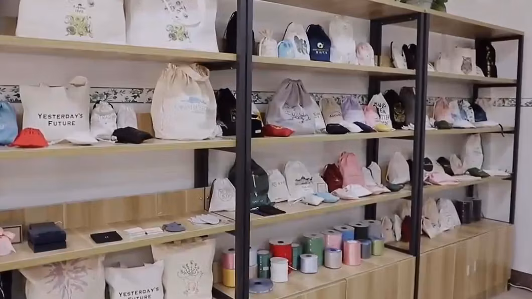 Pandasew Bulk Custom Logo Printed Pink 8X8X3.5cm Book-Style Magnetic Clasp Jewelry Boxes with Flip Lids Sponge Inside