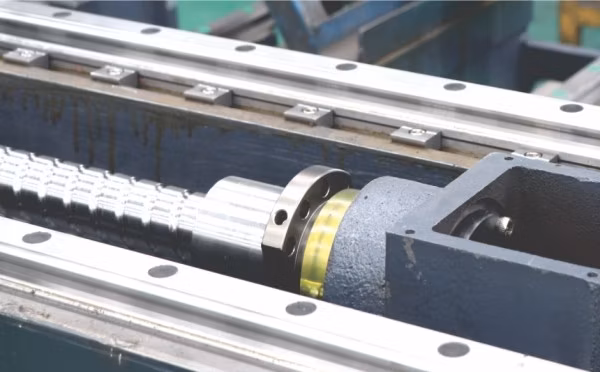 CNC Machine Center Suitable for The Multi-Variety Processing of Complex Parts