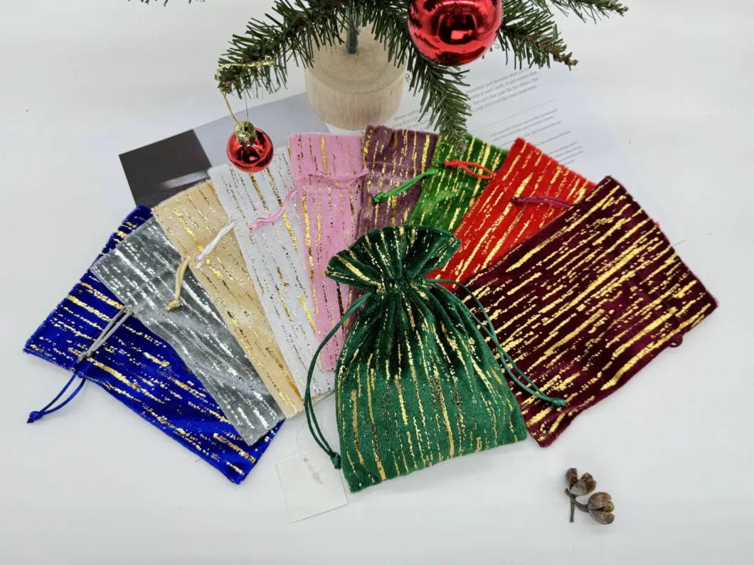 Best-Selling Christmas Velvet Drawstring Bag Manufacturer&prime;s Candy Apple Flannel Cloth for Holiday Gift Wrapping