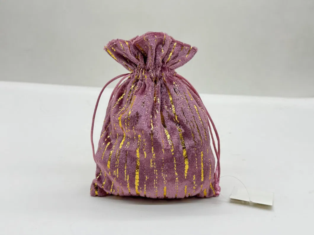 Best-Selling Christmas Velvet Drawstring Bag Manufacturer&prime;s Candy Apple Flannel Cloth for Holiday Gift Wrapping