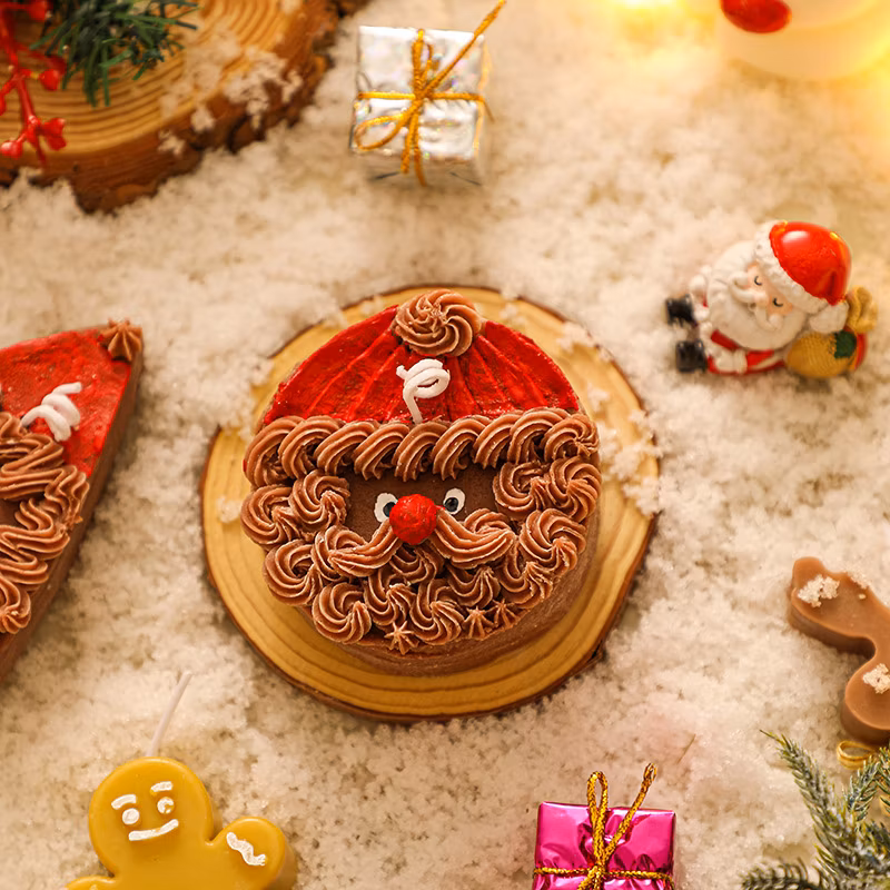 Christmas Atmosphere Cute Little Gift Wholesale Aromatherapy Candles with Hand Gift Creative Handmade Santa Claus Cake Candles