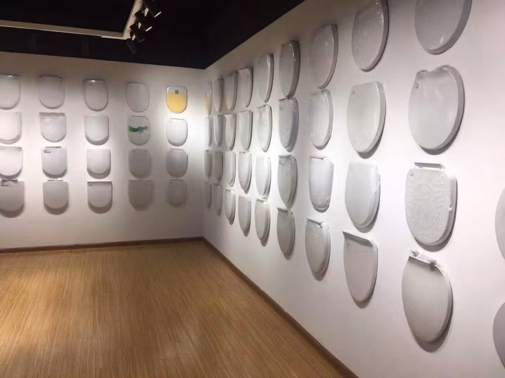 Europe Market Floor Mounted White Ceramic Sanitary Wares Toilet Water Closet