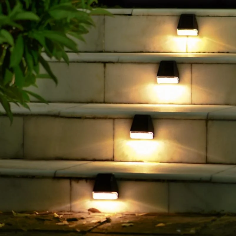 Wholesale Quality Solar Powered Waterproof Outdoor Garden Wall Step Lamp Hot Selling Plastic Fence Wall Solar Decorative Lantern Hot Sensor Solar Wall Light