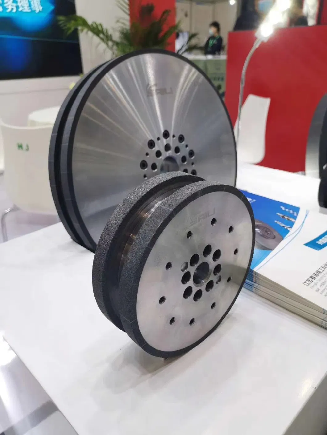 Resin Bond and Metal Bond Abrasive Grinding Wheel, Grinding &mdash; Centerless, O. D., I. D., Form, Pinch, Plunge