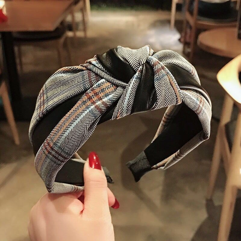 Wholesale Korean Middle PU Leather Fashion Hairband Women&prime;s Head Band Wide Edge Knotting Twill Grid L Cloth Face Band