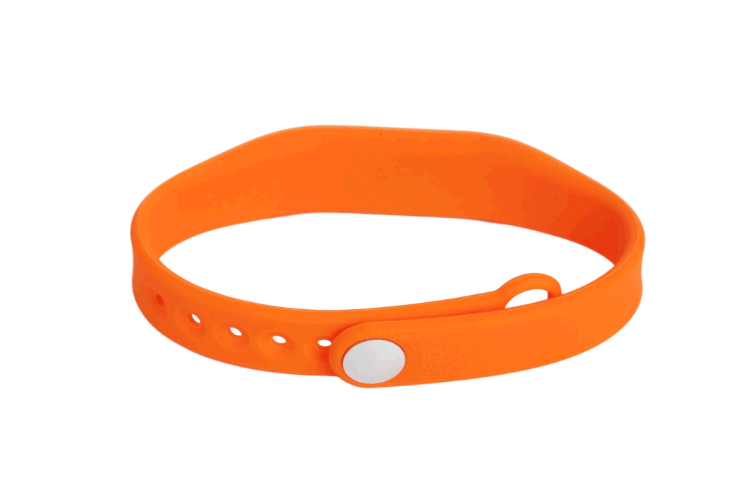 Hot Social Media Share Slim NFC Smart Wristband Band Customized Thin NFC Bracelet RFID Silicone Wristband