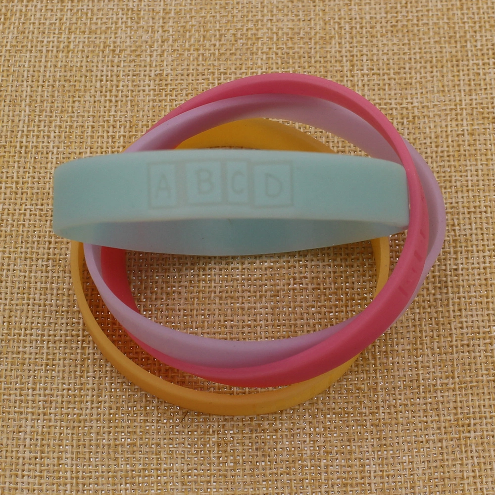 2023 Newest Design Custom Sport Bracelet Light Silicone Wristband for Young