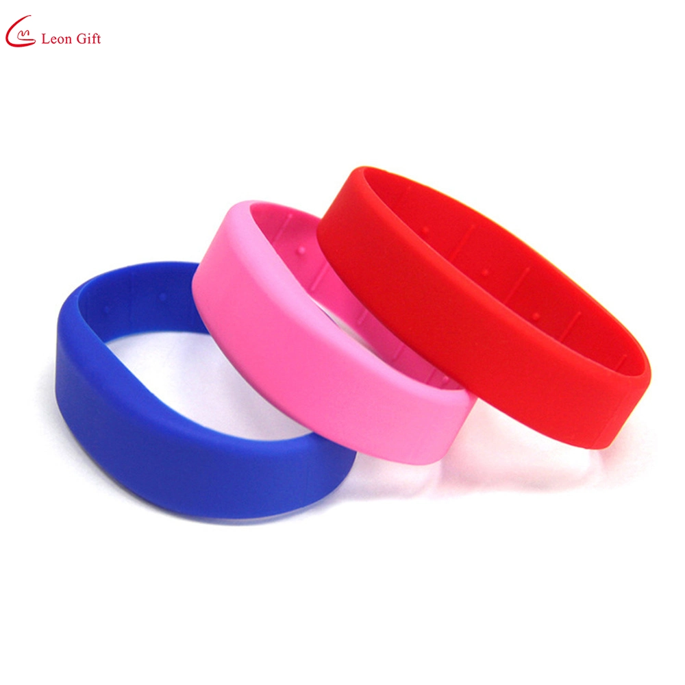 Factory Custom Water Park RFID Bracelet Induction Gym Identification Silicone RFID Wristband