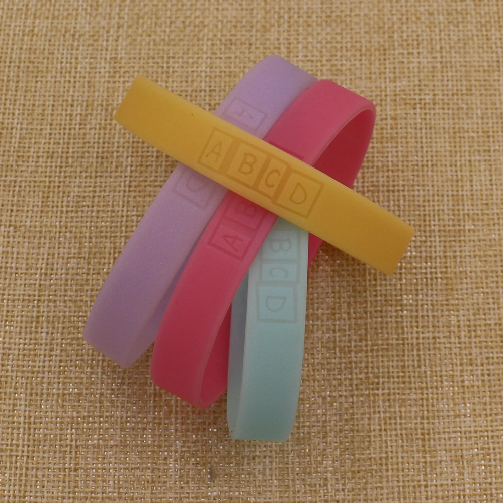 2023 Newest Design Custom Sport Bracelet Light Silicone Wristband for Young