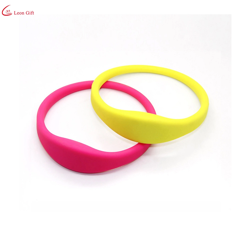 Factory Custom Water Park RFID Bracelet Induction Gym Identification Silicone RFID Wristband