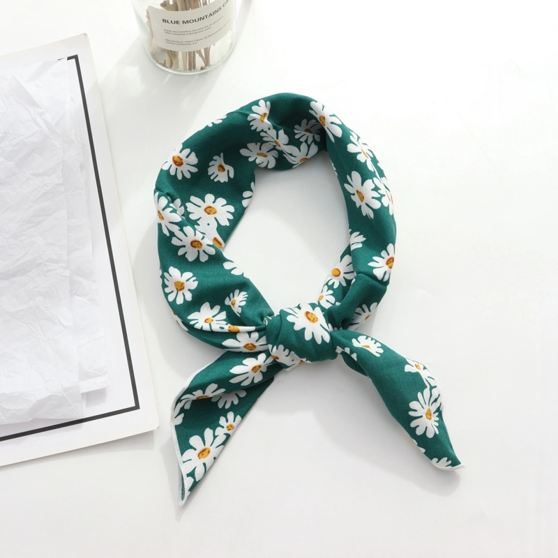 Ladies Poly-Silk Neckerchief Daisy Printed Bandana Women&prime;s Soft Wraps Head Chest Scarf