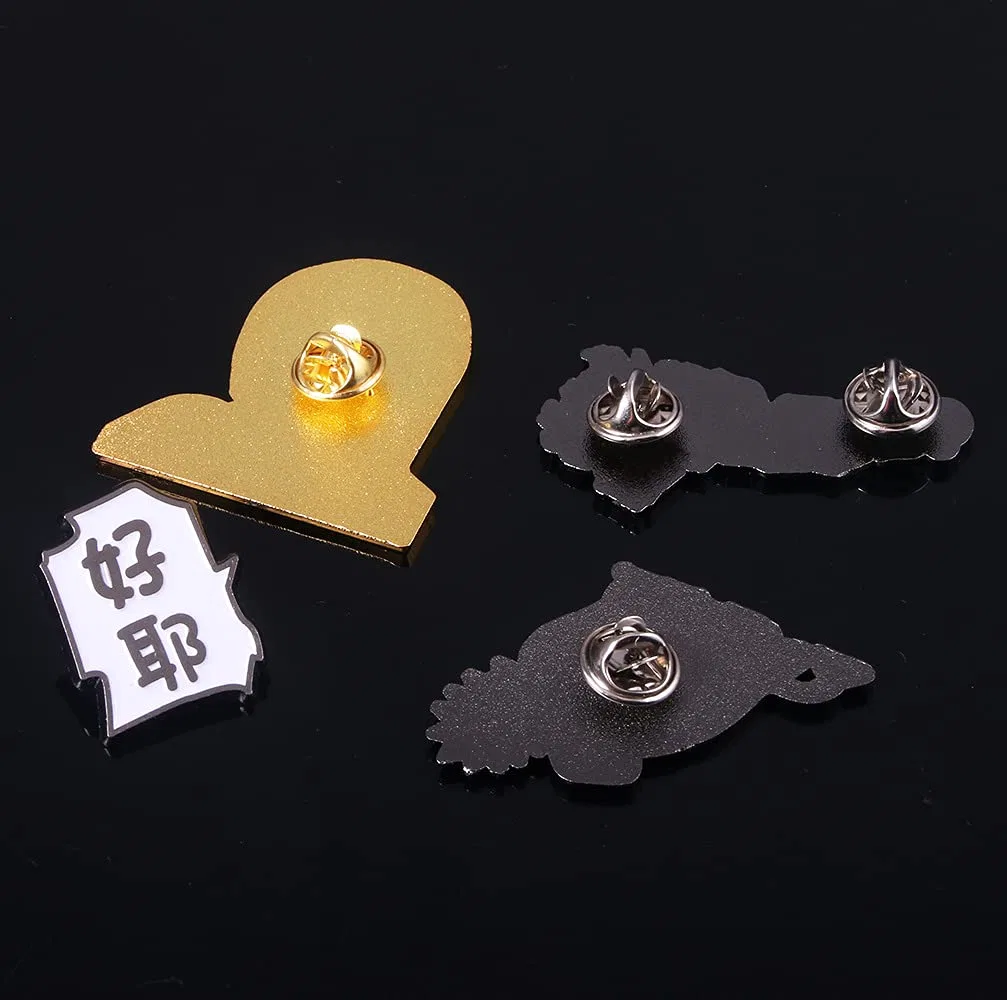 Sexy Anime Girl Fashion Customized Logo Chainsaw Man Design Cloth Makers Name Tray Button Pin Wholeslae Cheap Price Enamel Badge