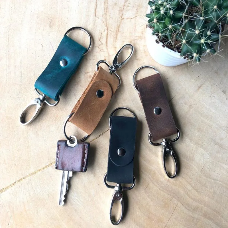 Free Sample Custom PU Cute Leather Car Keychain Short Key Lanyard with Carabiner