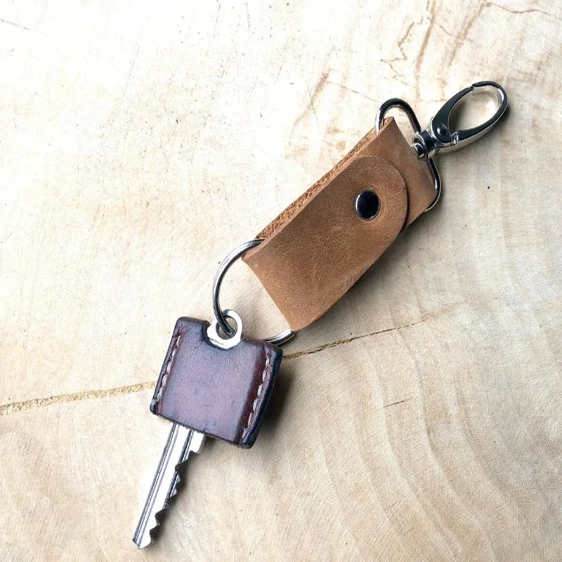 Free Sample Custom PU Cute Leather Car Keychain Short Key Lanyard with Carabiner