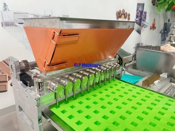 Commercial Candy Making Machine Small Chocolate Bear Vitamin Gummy Jelly Candy Machine Candy Depositor