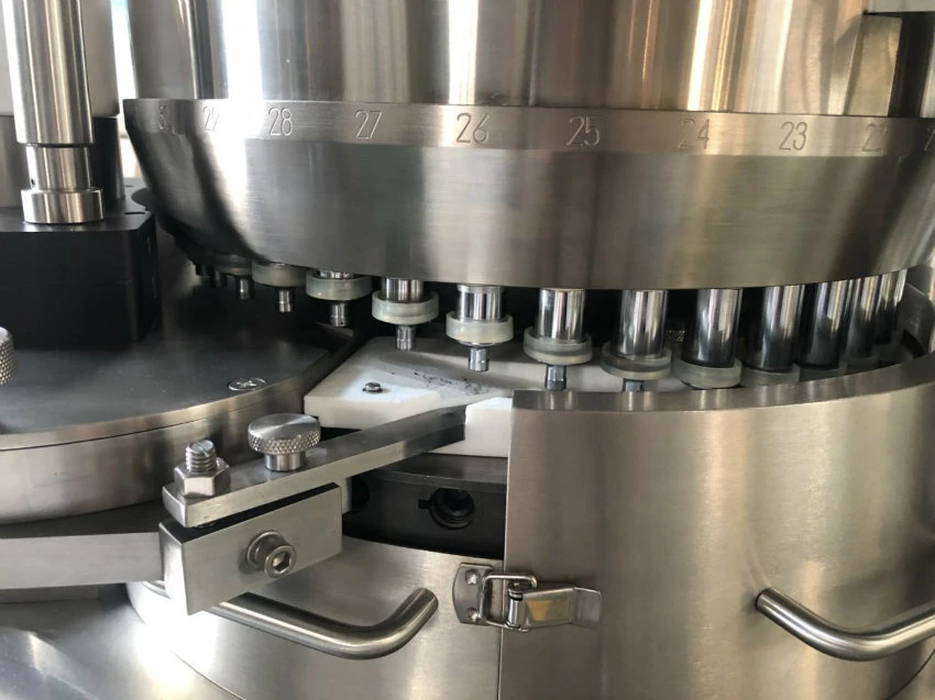 China Manufacturer High Quality High Speed Automatic Pharmaceutical Rotary Tablet Press/Pressing Machine, Punch Press for Medicine/Candy Pill Making